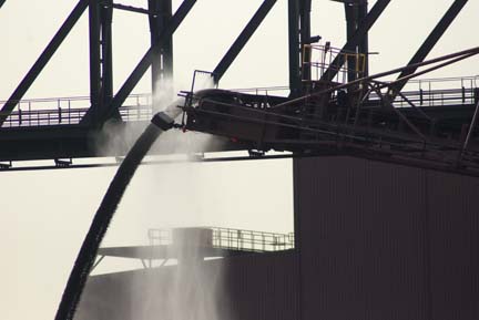 Pellets falling off unloading boom