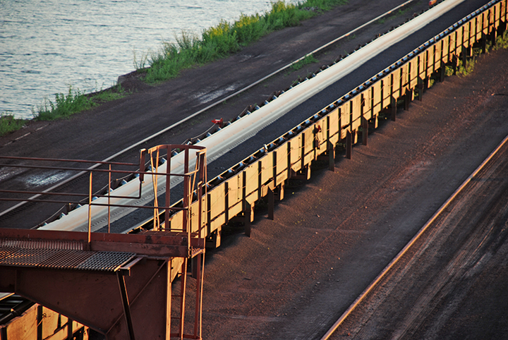 Transfer belt from ore stockpile