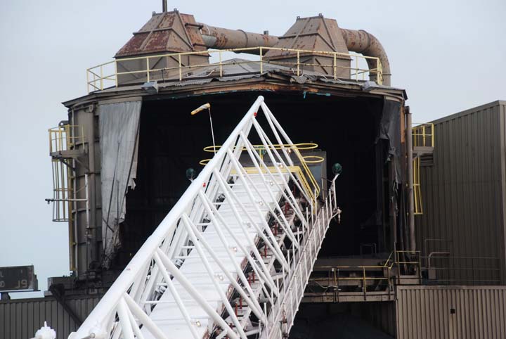 Unloading boom at hopper