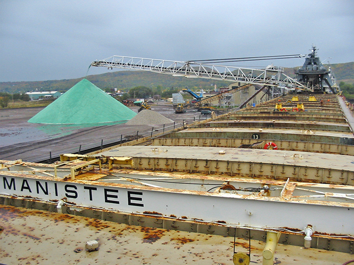 Manistee unloading salt at Duluth