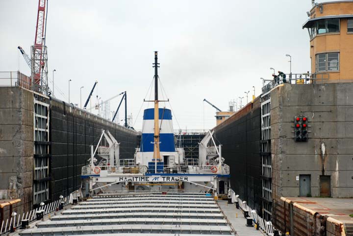 Maritime Trader departing Snell Lock