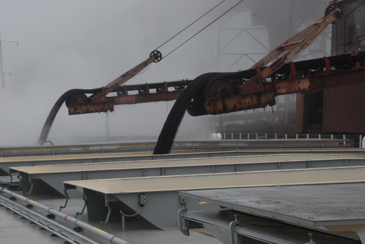 loading taconite