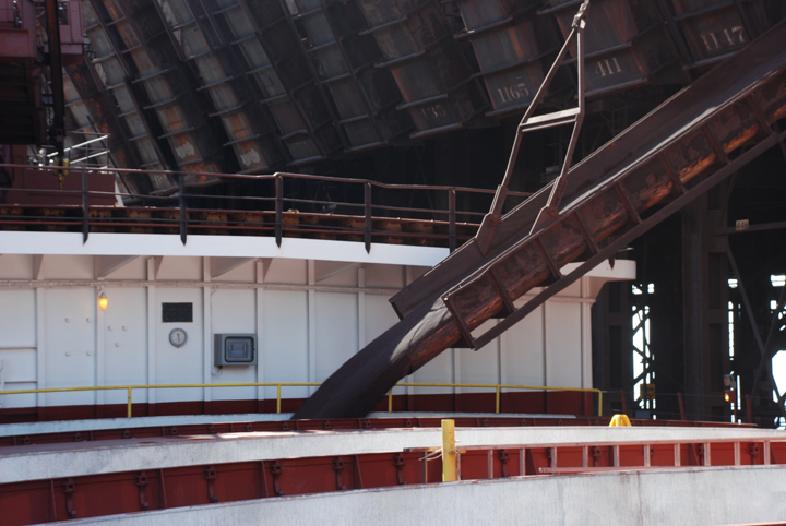 loading taconite