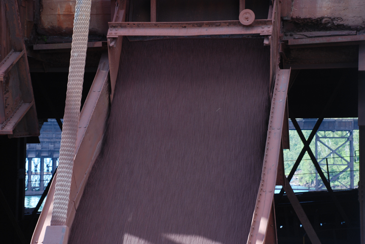 loading taconite