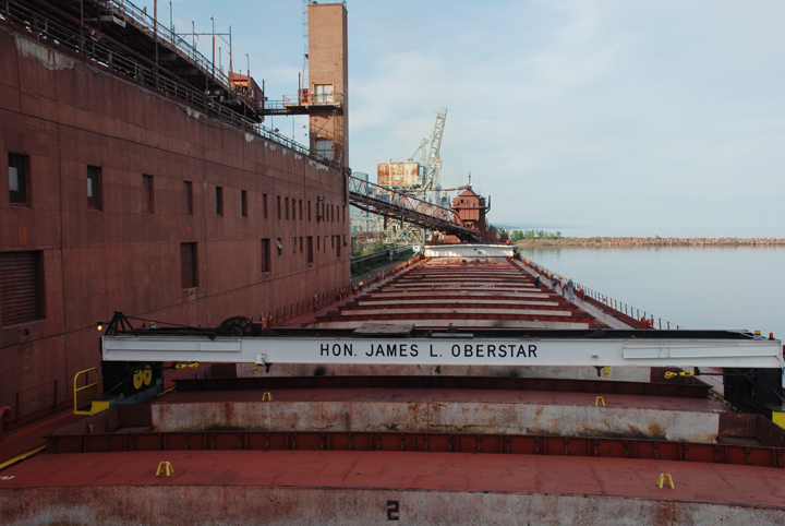 Oberstar unloading
