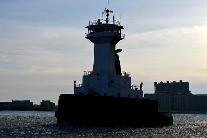 tug Clyde S. Van Enkevort