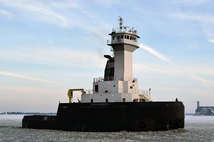 tug Clyde S. Van Enkevort
