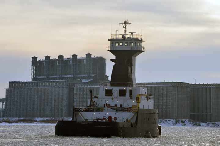 tug Clyde S. Van Enkevort